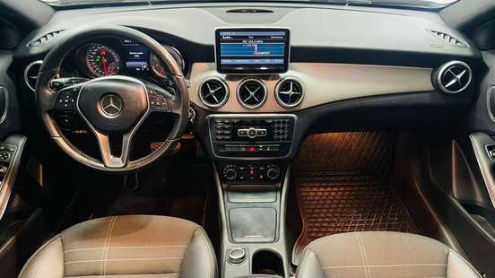 MERCEDES-BENZ-GLA 200-2014