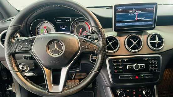 MERCEDES-BENZ-GLA 200-2014