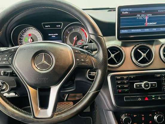 MERCEDES-BENZ-GLA 200-1.6 CGI ADVANCE 16V TURBO FLEX 4P AUTOMÁTICO MERCEDES-BENZ-GLA 200-2014