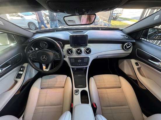 MERCEDES-BENZ-GLA 200-2016