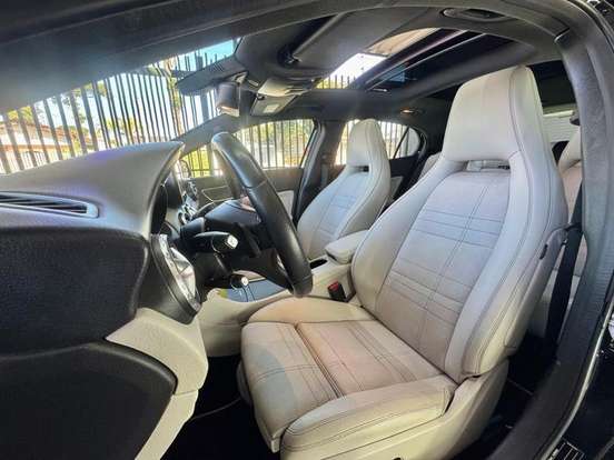 MERCEDES-BENZ-GLA 200-2016
