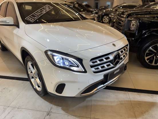 MERCEDES-BENZ-GLA 200-2019