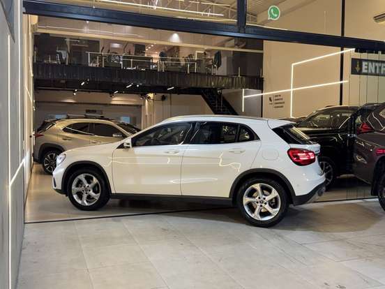 MERCEDES-BENZ-GLA 200-2019