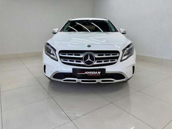 MERCEDES-BENZ-GLA 200-2018
