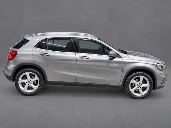 MERCEDES-BENZ-GLA 200-2019