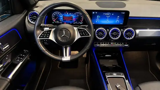 MERCEDES-BENZ-GLB 200-2024