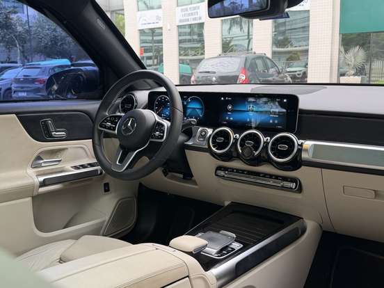 MERCEDES-BENZ-GLB 200-2020