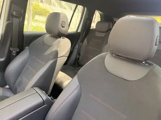 MERCEDES-BENZ-GLB 220-2024
