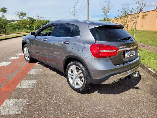MERCEDES-BENZ-GLA 200-2017