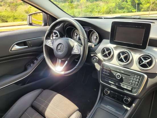 MERCEDES-BENZ-GLA 200-2017