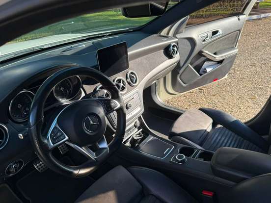 MERCEDES-BENZ-GLA 250-2017