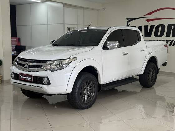 MITSUBISHI L200 TRITON 2.4 16V TURBO DIESEL SPORT HPE-S CD 4P 4X4 AUTOMÁTICO