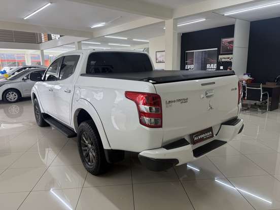 MITSUBISHI-L200 TRITON-2.4 16V TURBO DIESEL SPORT HPE-S CD 4P 4X4 AUTOMÁTICO MITSUBISHI-L200 TRITON-2018