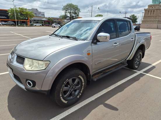 MITSUBISHI-L200 TRITON-3.2 HPE 4X4 CD 16V TURBO INTERCOOLER DIESEL 4P AUTOMÁTICO MITSUBISHI-L200 TRITON-2013