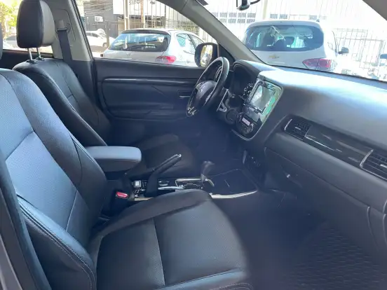 MITSUBISHI-OUTLANDER-2017