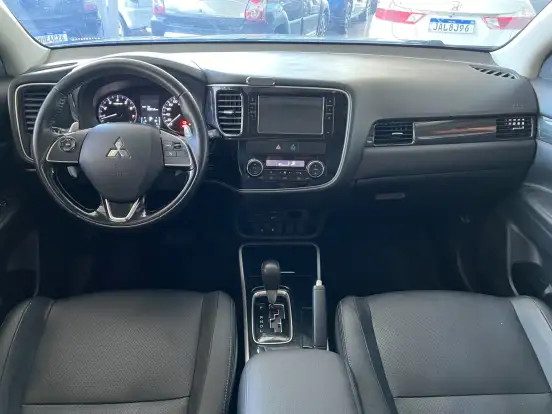 MITSUBISHI-OUTLANDER-2.0 COMFORT 16V GASOLINA 4P AUTOMÁTICO MITSUBISHI-OUTLANDER-2017