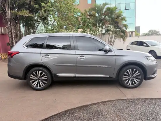 MITSUBISHI-OUTLANDER-2.2 MIVEC DI-D DIESEL HPE-S AWD AUTOMÁTICO MITSUBISHI-OUTLANDER-2020
