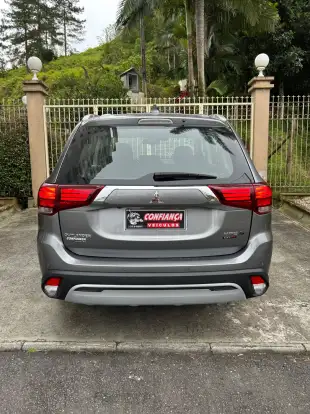 MITSUBISHI-OUTLANDER-2019