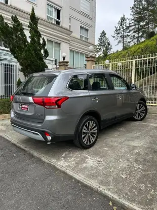 MITSUBISHI-OUTLANDER-2.2 MIVEC DI-D DIESEL HPE-S AWD AUTOMÁTICO MITSUBISHI-OUTLANDER-2019