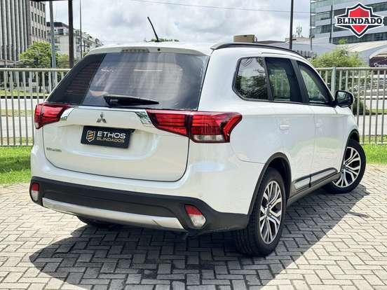 MITSUBISHI-OUTLANDER-2.0 16V GASOLINA 4P AUTOMÁTICO MITSUBISHI-OUTLANDER-2015
