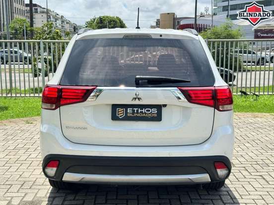 MITSUBISHI-OUTLANDER-2.0 16V GASOLINA 4P AUTOMÁTICO MITSUBISHI-OUTLANDER-2015