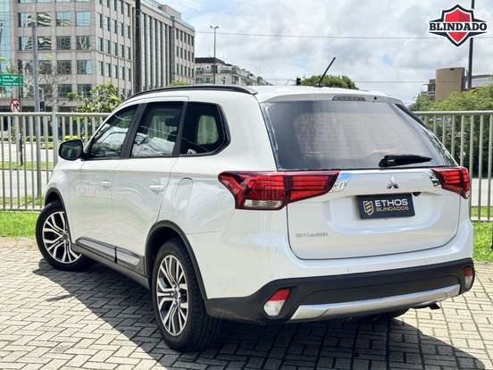 MITSUBISHI-OUTLANDER-2.0 16V GASOLINA 4P AUTOMÁTICO MITSUBISHI-OUTLANDER-2015