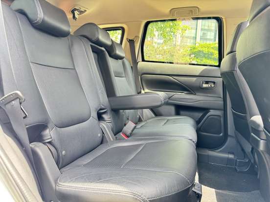 MITSUBISHI-OUTLANDER-2015