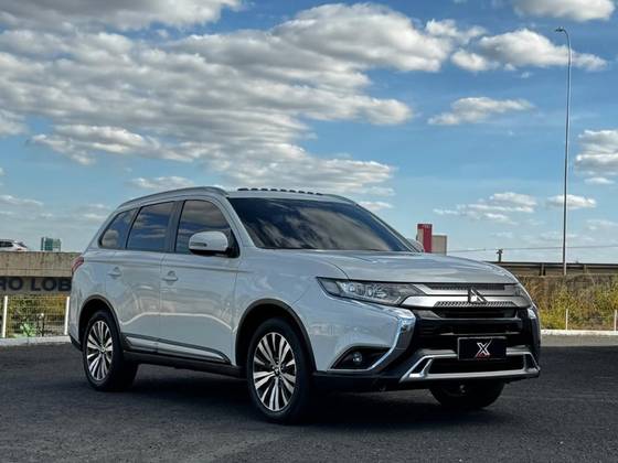 MITSUBISHI OUTLANDER 2.0 MIVEC GASOLINA HPE AUTOMÁTICO