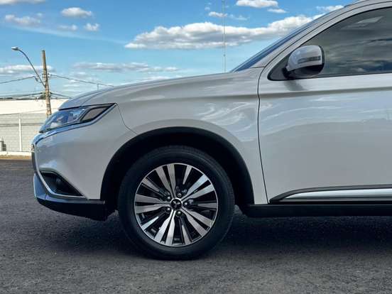 MITSUBISHI-OUTLANDER-2.0 MIVEC GASOLINA HPE AUTOMÁTICO MITSUBISHI-OUTLANDER-2019