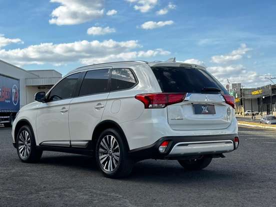 MITSUBISHI-OUTLANDER-2019