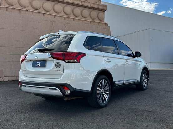 MITSUBISHI-OUTLANDER-2.0 MIVEC GASOLINA HPE AUTOMÁTICO MITSUBISHI-OUTLANDER-2019