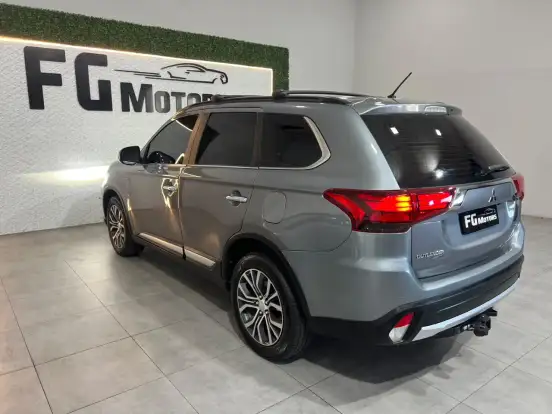 MITSUBISHI-OUTLANDER-2016