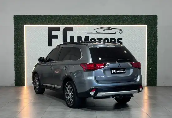 MITSUBISHI-OUTLANDER-3.0 GT 4X4 V6 24V GASOLINA 4P AUTOMÁTICO MITSUBISHI-OUTLANDER-2016