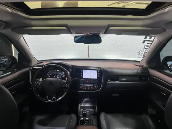 MITSUBISHI-OUTLANDER-2016