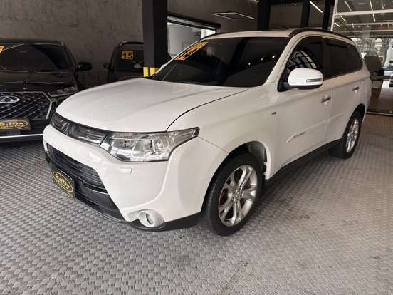 MITSUBISHI-OUTLANDER-3.0 GT 4X4 V6 24V GASOLINA 4P AUTOMÁTICO MITSUBISHI-OUTLANDER-2013