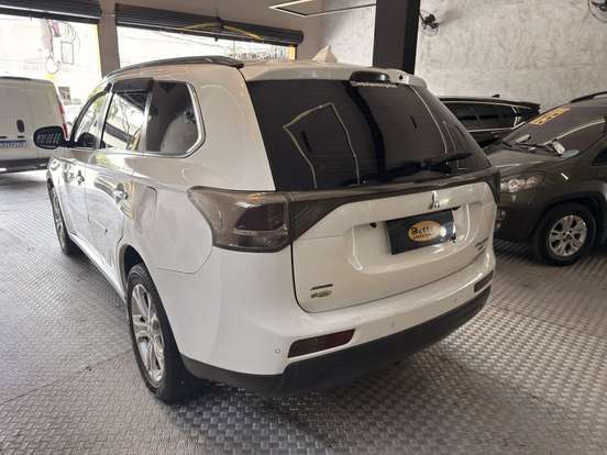 MITSUBISHI-OUTLANDER-2013
