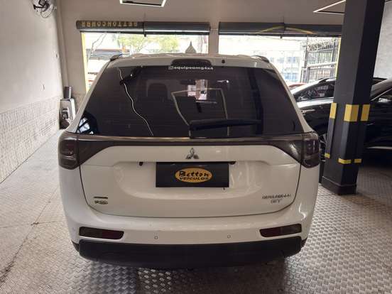 MITSUBISHI-OUTLANDER-3.0 GT 4X4 V6 24V GASOLINA 4P AUTOMÁTICO MITSUBISHI-OUTLANDER-2013