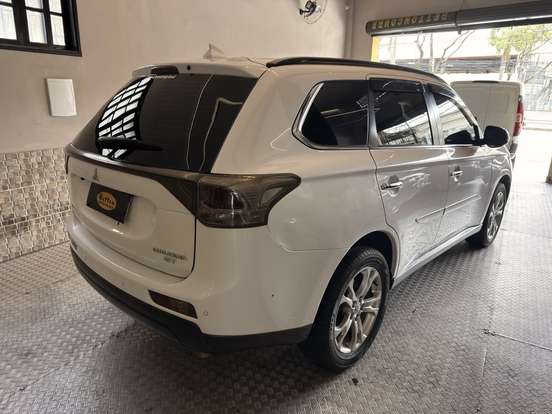 MITSUBISHI-OUTLANDER-3.0 GT 4X4 V6 24V GASOLINA 4P AUTOMÁTICO MITSUBISHI-OUTLANDER-2013