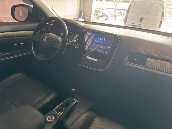 MITSUBISHI-OUTLANDER-2013