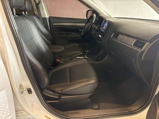 MITSUBISHI-OUTLANDER-2013