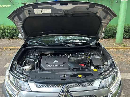 MITSUBISHI-OUTLANDER-2018