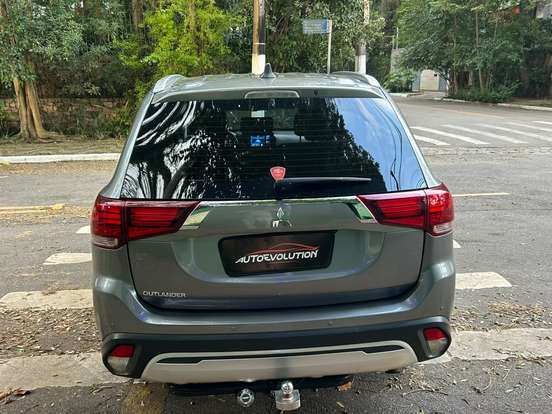 MITSUBISHI-OUTLANDER-3.0 MIVEC V6 GASOLINA HPE-S AWD AUTOMÁTICO MITSUBISHI-OUTLANDER-2018