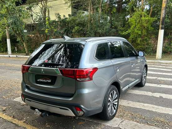MITSUBISHI-OUTLANDER-3.0 MIVEC V6 GASOLINA HPE-S AWD AUTOMÁTICO MITSUBISHI-OUTLANDER-2018