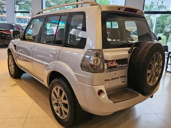 MITSUBISHI-PAJERO TR4-2.0 4X2 16V 140CV FLEX 4P AUTOMÁTICO MITSUBISHI-PAJERO TR4-2014