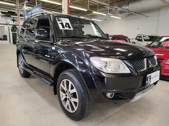 MITSUBISHI-PAJERO TR4-2.0 4X4 16V 140CV FLEX 4P AUTOMÁTICO MITSUBISHI-PAJERO TR4-2013