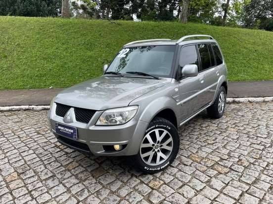 MITSUBISHI-PAJERO TR4-2.0 4X4 16V 140CV FLEX 4P AUTOMÁTICO MITSUBISHI-PAJERO TR4-2011
