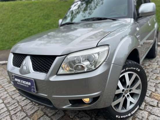 MITSUBISHI-PAJERO TR4-2011