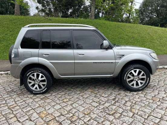 MITSUBISHI-PAJERO TR4-2011