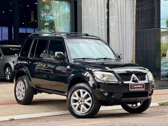 MITSUBISHI-PAJERO TR4-2.0 4X4 16V 140CV FLEX 4P AUTOMÁTICO MITSUBISHI-PAJERO TR4-2011