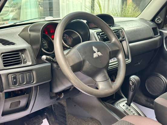 MITSUBISHI-PAJERO TR4-2.0 4X4 16V 140CV FLEX 4P AUTOMÁTICO MITSUBISHI-PAJERO TR4-2011